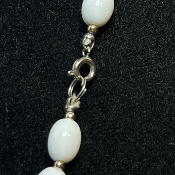 Vintage Single Strand White Oval-Shaped Graduated Beads (313) - Picture 5 of 5